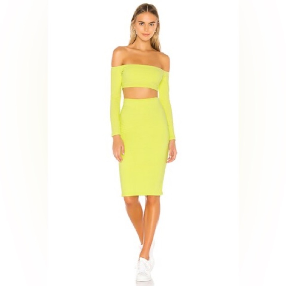 REVOLVE • SUPERDOWN • M